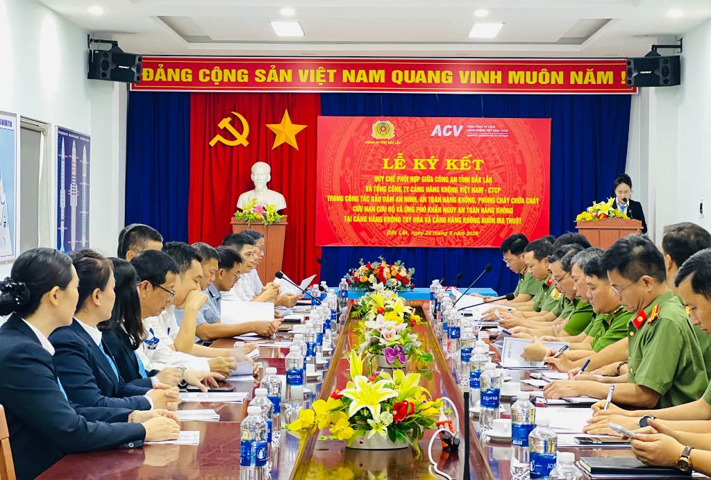 Ký kết Quy chế phối hợp công tác bảo đảm an ninh, an toàn, cứu nạn cứu hộ, ứng phó khẩn nguy và phòng cháy chữa cháy tại cảng hàng không